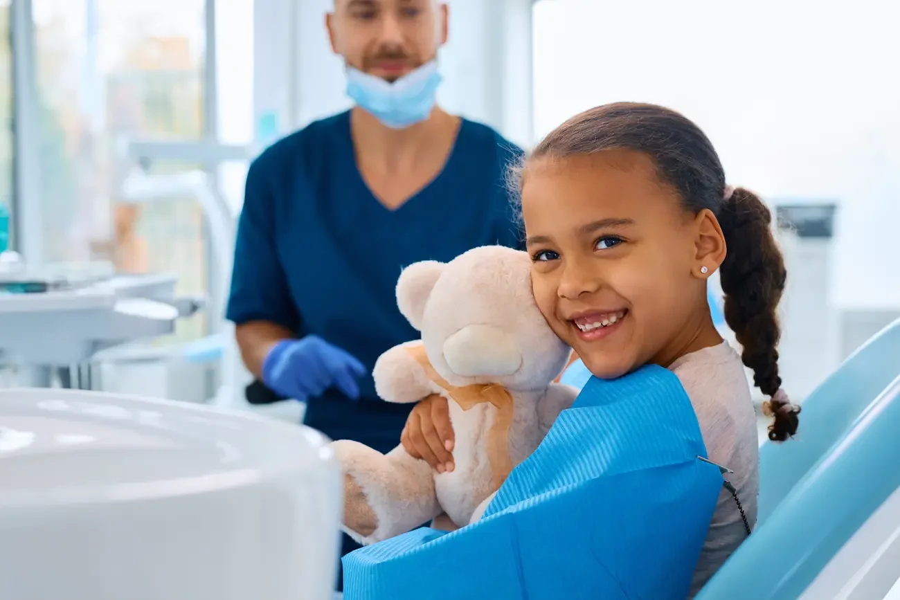 Zęby mleczne – czy naprawdę warto je leczyć? Fakty i mity